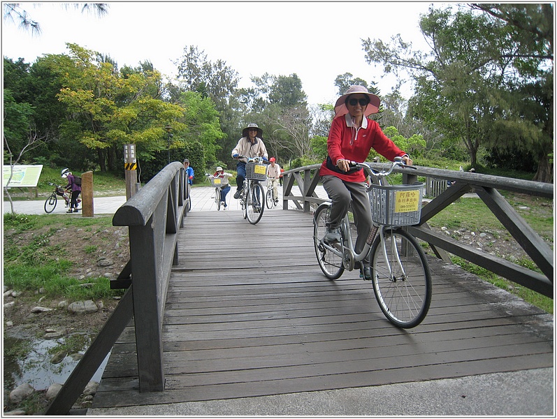 2014-03-25 15-19-04繼續逛森林公園.JPG